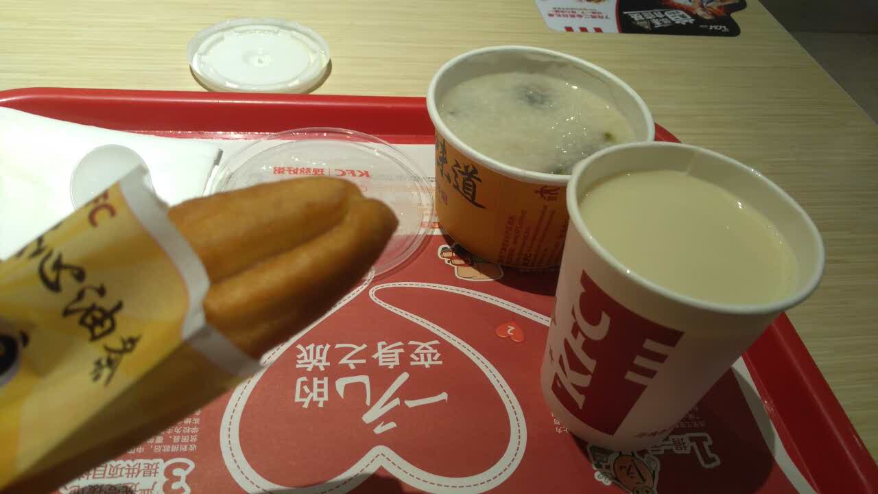 味道总体来说很好,粥很香,豆浆也很纯正,就是油条表面能少洒点盐或者