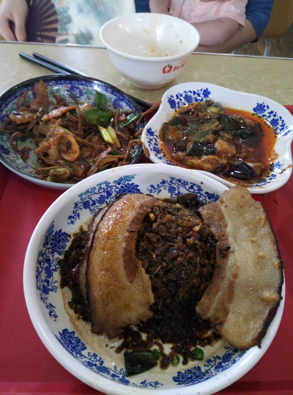 2022红灯椒中式快餐美食餐厅,咸死人,盐不要钱.就没有一.