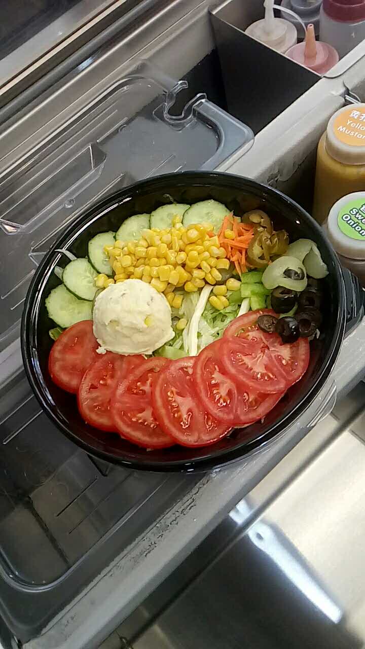 2021赛百味subway美食餐厅,大热天的吃沙拉是不错的选择.