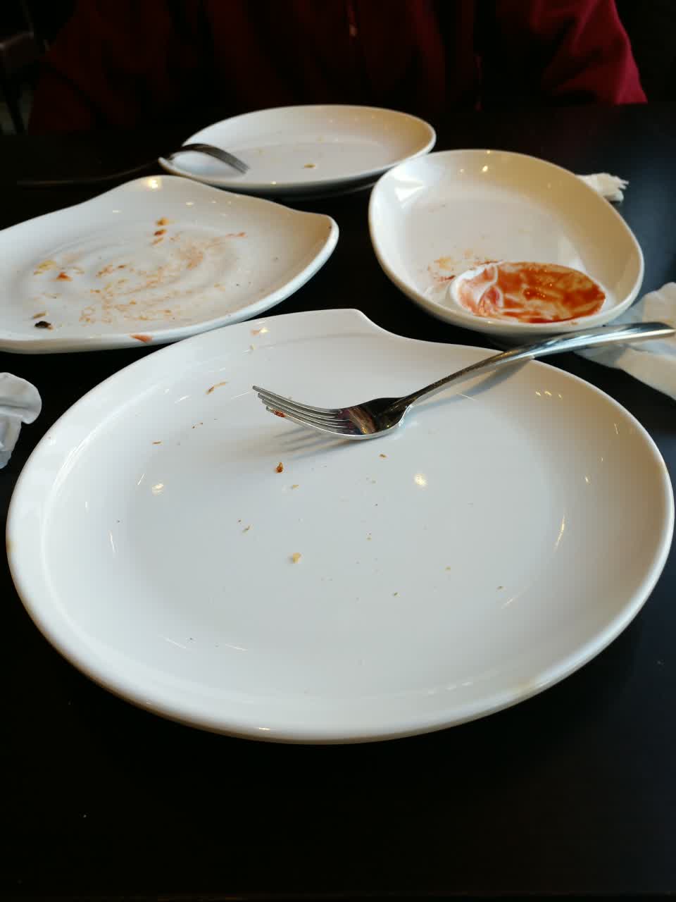 价格也还可以!吃前忘了拍照了,就是这么大的盘子,量也很足.