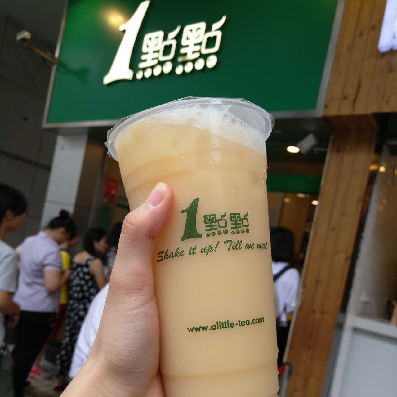 之前喝了波霸奶茶,感觉除了便宜并没有其他优点啊,这次点的是养乐多绿