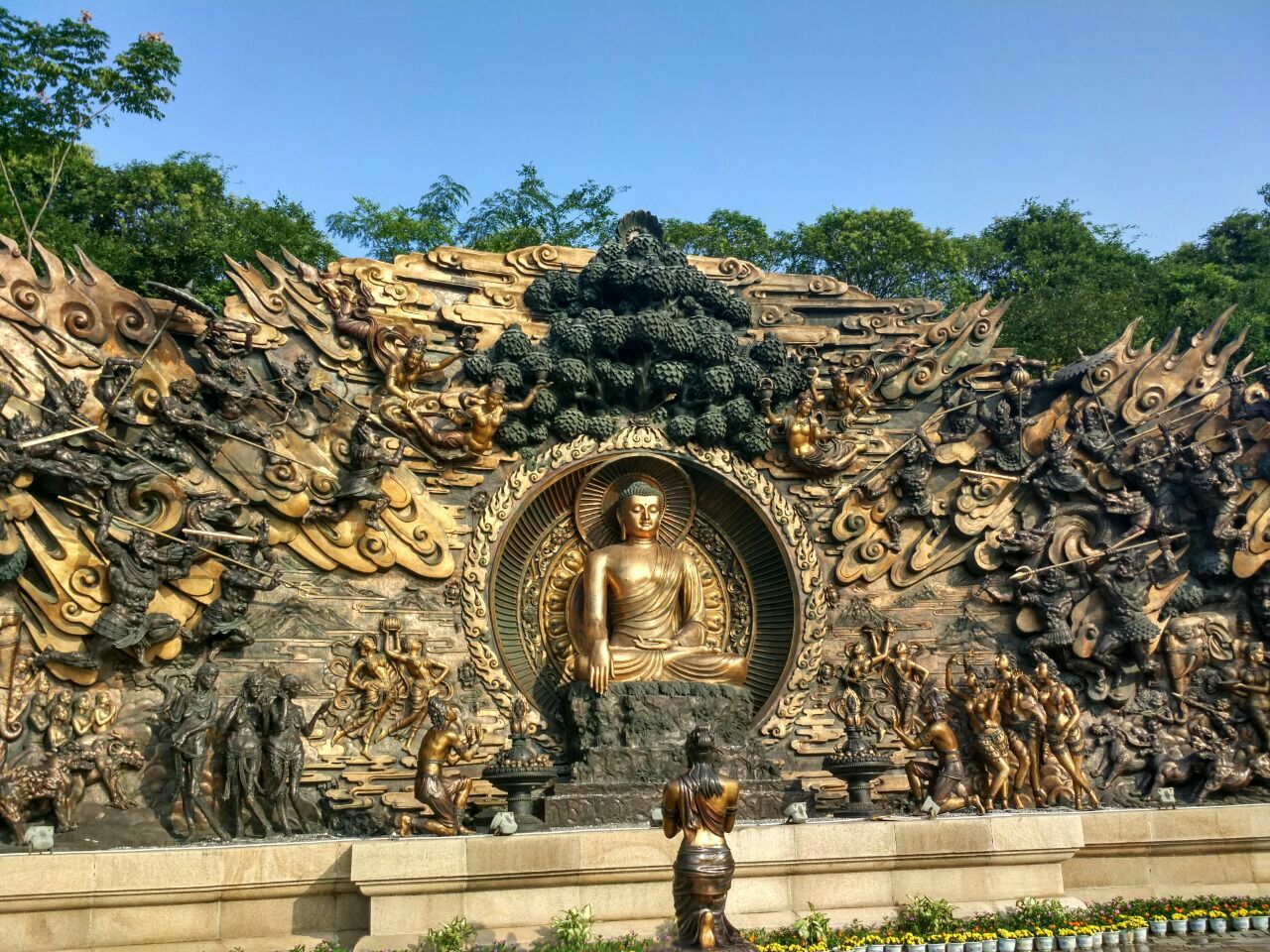 整个景区建设分成了三个阶段,其中灵山大佛是19941997年第一期工程