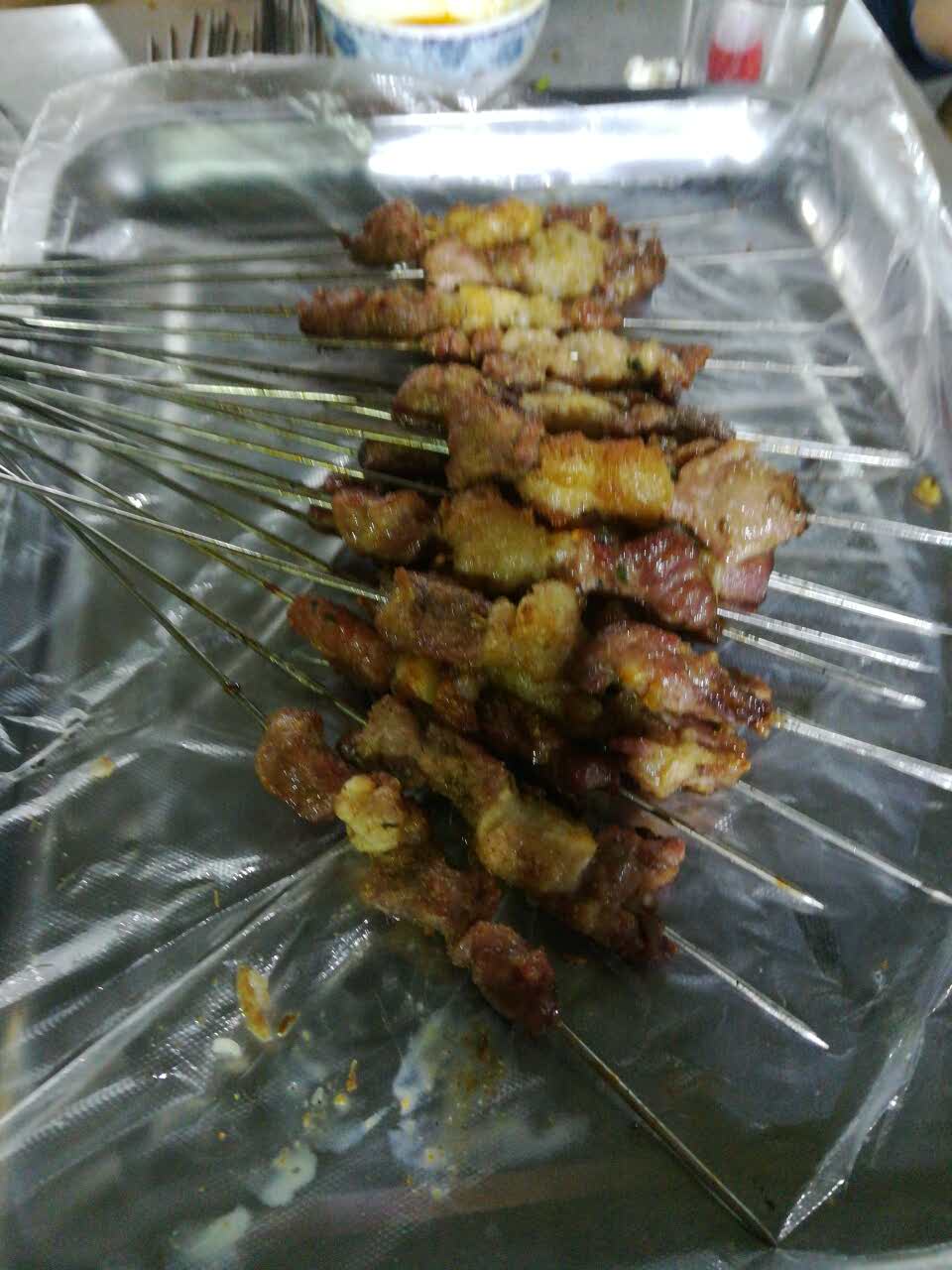 2021小山羊(枣行店)美食餐厅,好在吃完饭,一开始点的串上.