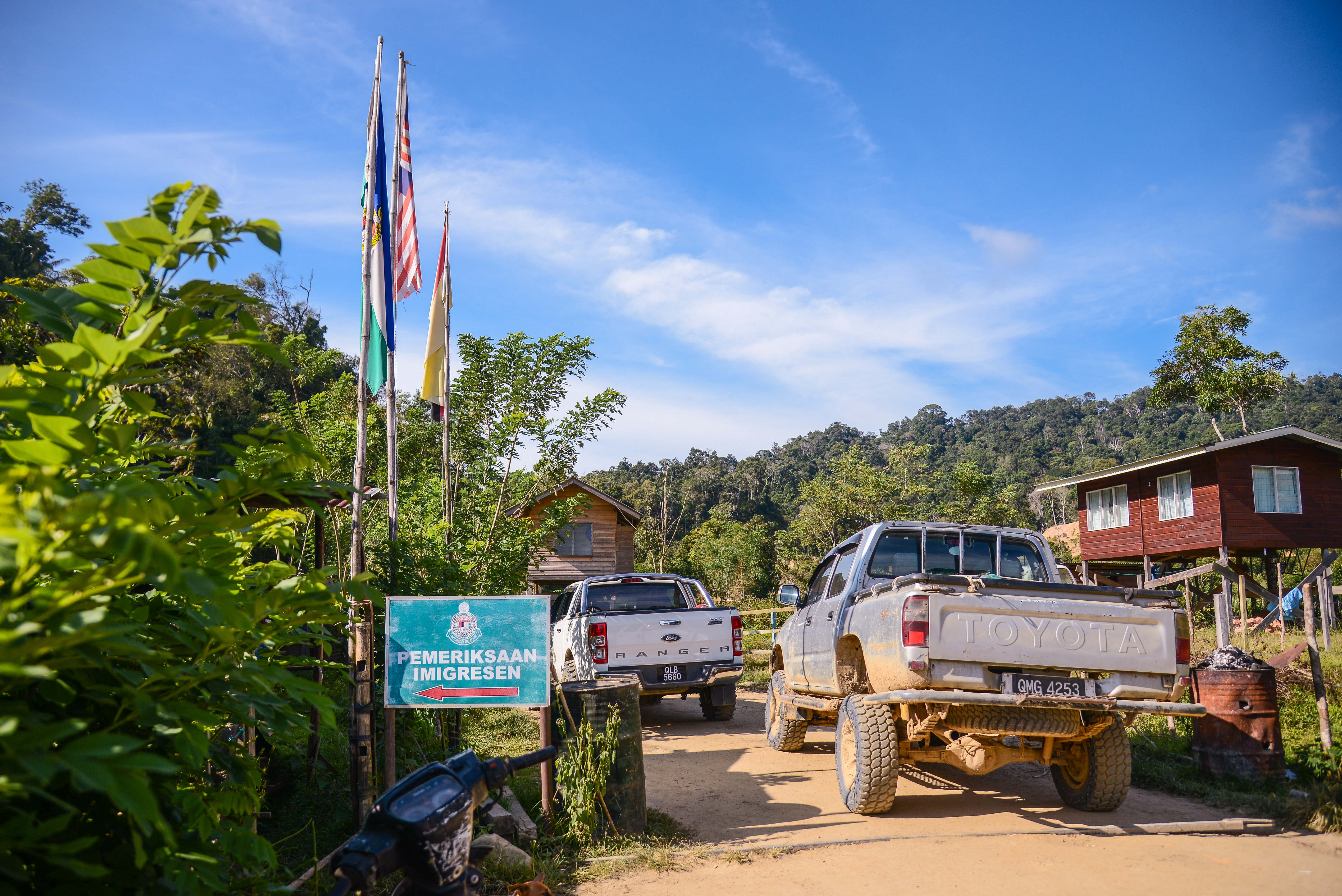 【马来西亚沙砂 印尼加里曼丹】 荒野徒步 越野车跨境之旅
