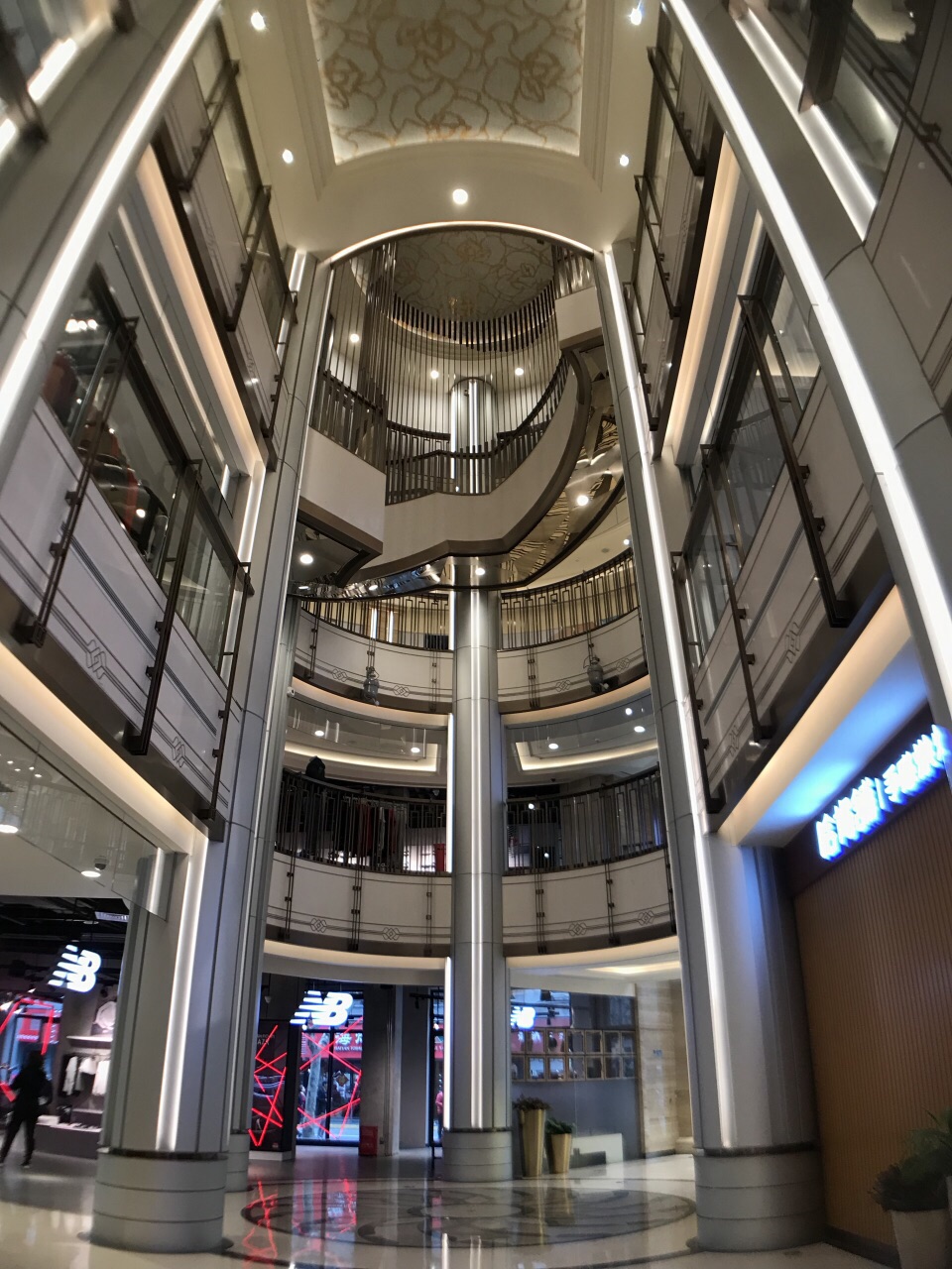 南京中央商场楼层图片