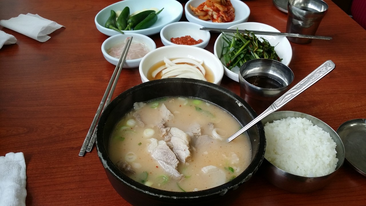 釜山猪肉汤饭图片