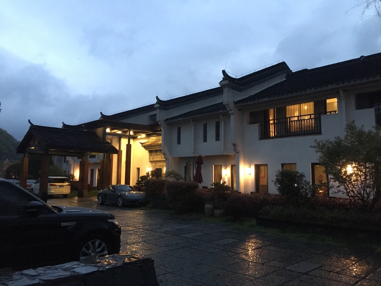 2021杭州龙门驿雷迪森庄园·驿餐厅美食餐厅,夜色下庄园真的是好美!