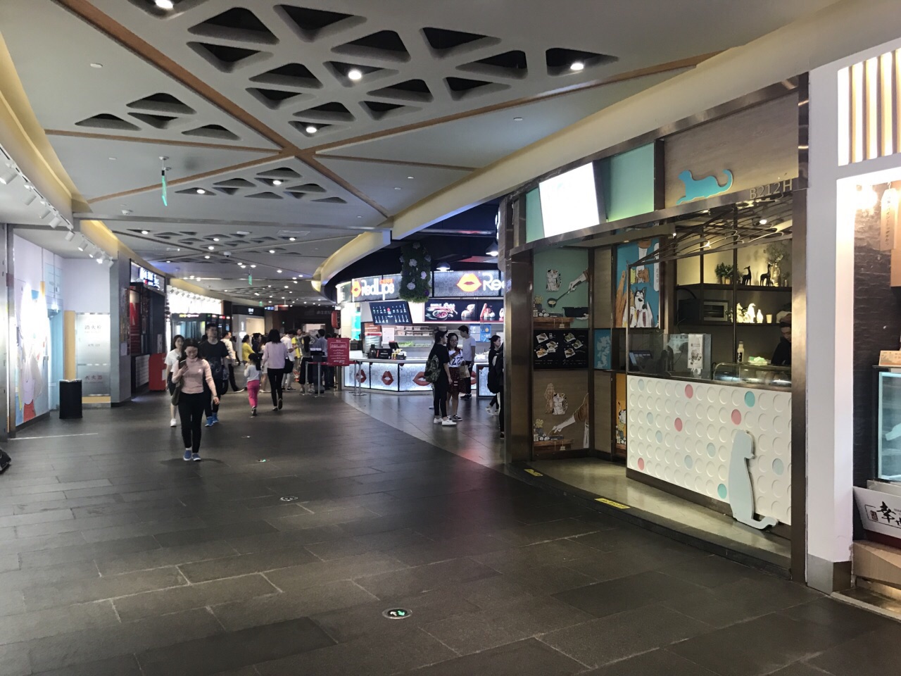 【携程攻略】上海百联世纪购物中心购物,家里附近的商场,开业1年左右