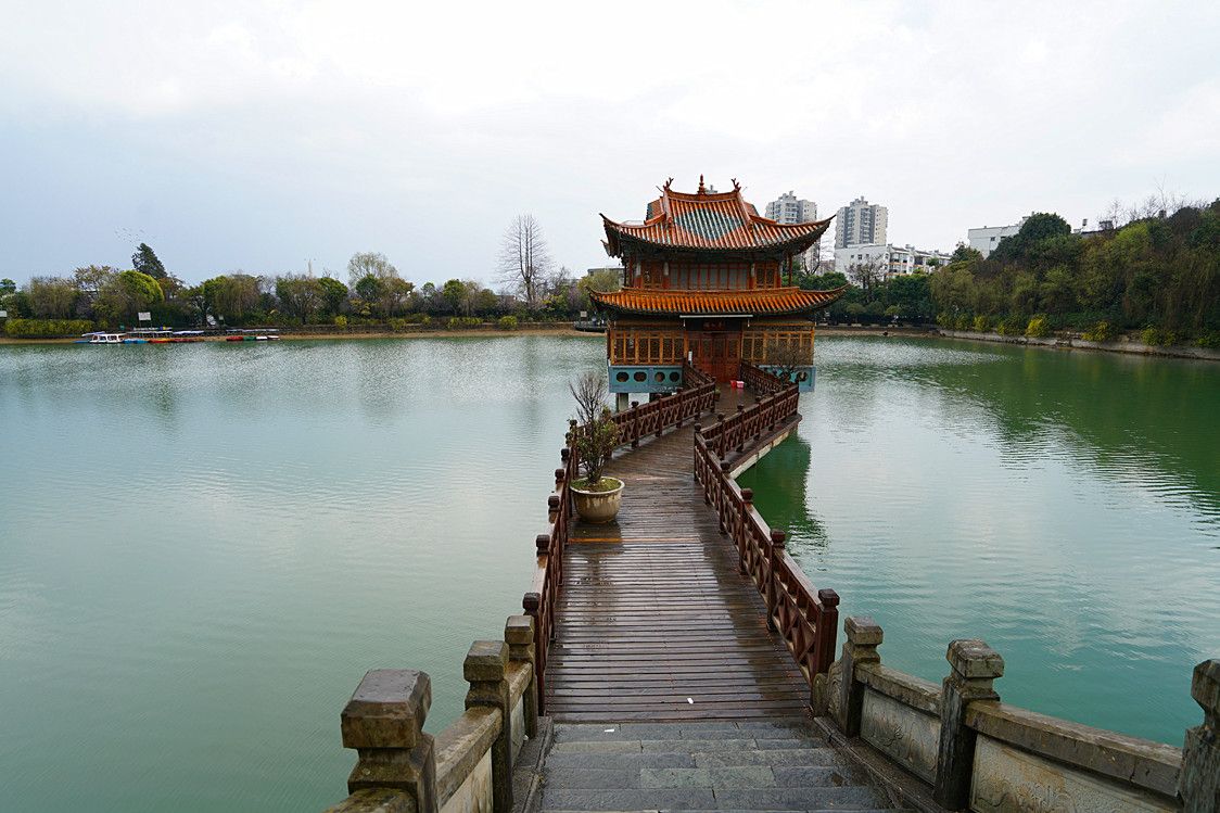 【携程攻略】保山易罗池景点,我们去了梨花坞下山后,看到不远就是易罗