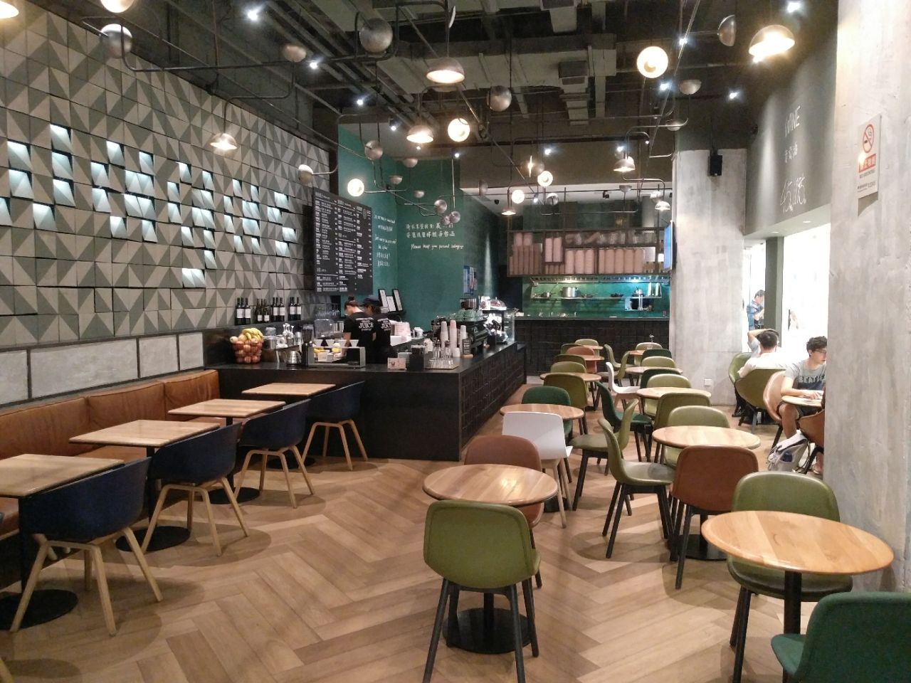 【携程美食林】上海wagas(环球港店)餐馆,中午又到他家打卡啦,来得早