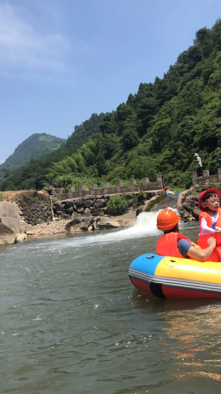 千岛湖龙门峡谷漂流