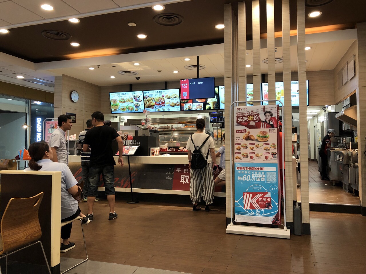 2021肯德基(石化店)美食餐厅,.要等15分钟,那就等吧,肯.