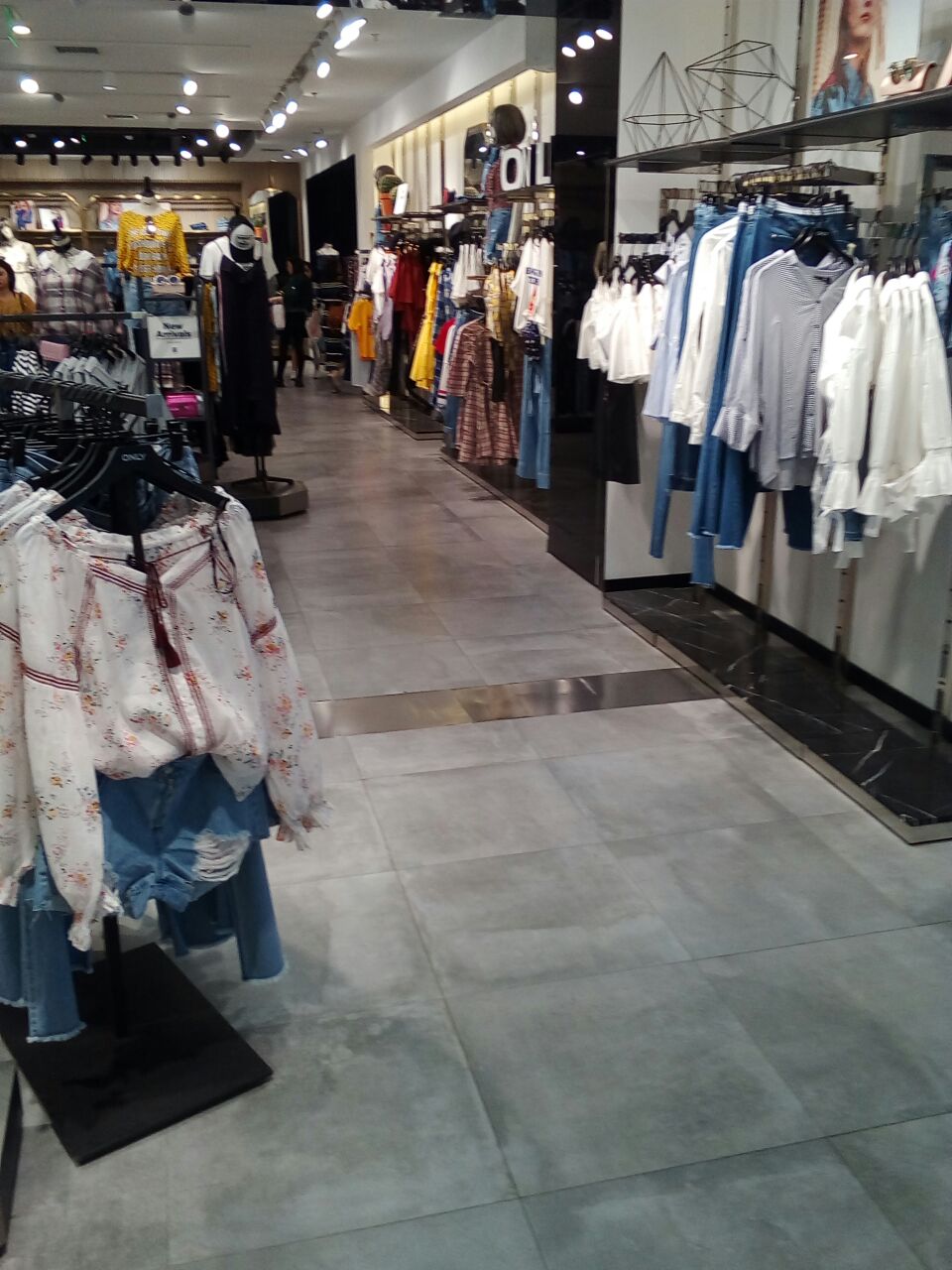 【携程攻略】重庆only(新世纪百货店)购物,这个品牌的女装店遍及国内