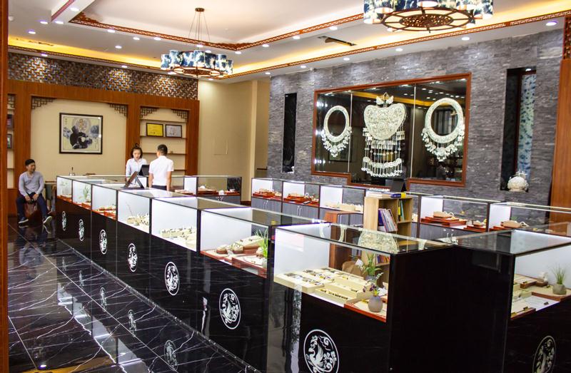 瑞银鸟(群升豪生店) 直线距离6.5km