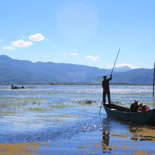 拉市海竹筏逍遥游