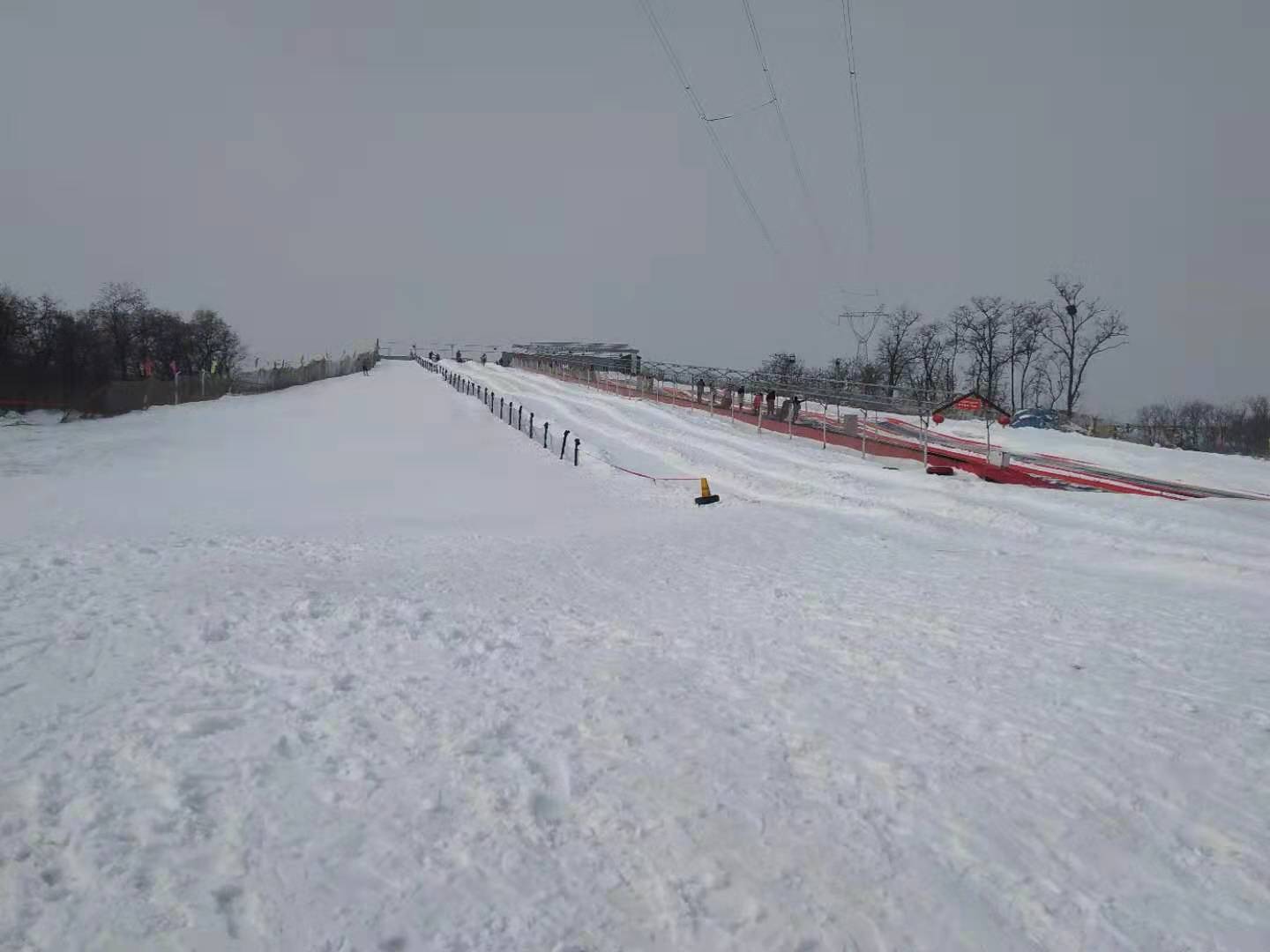 雁鸣蟹岛滑雪场