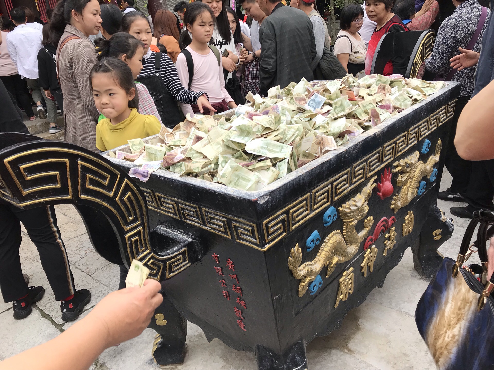 菠萝诞是每年南海神庙的一个重要节庆每年这个时候就是最热闹的时候