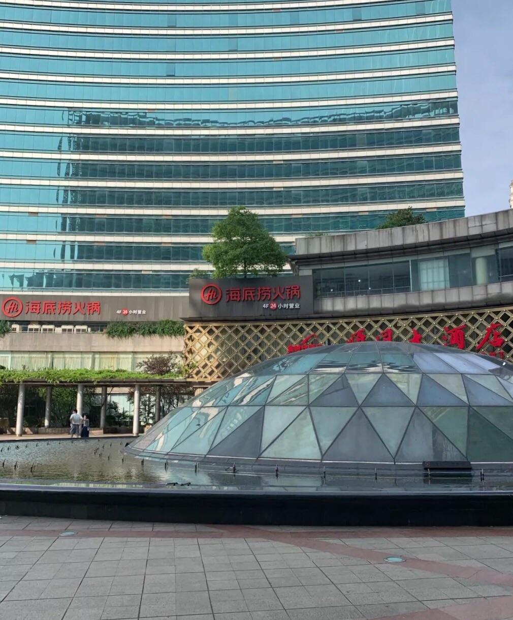 【携程攻略】上海金玉兰广场购物,比较破旧的一个商场,周边都是商务楼