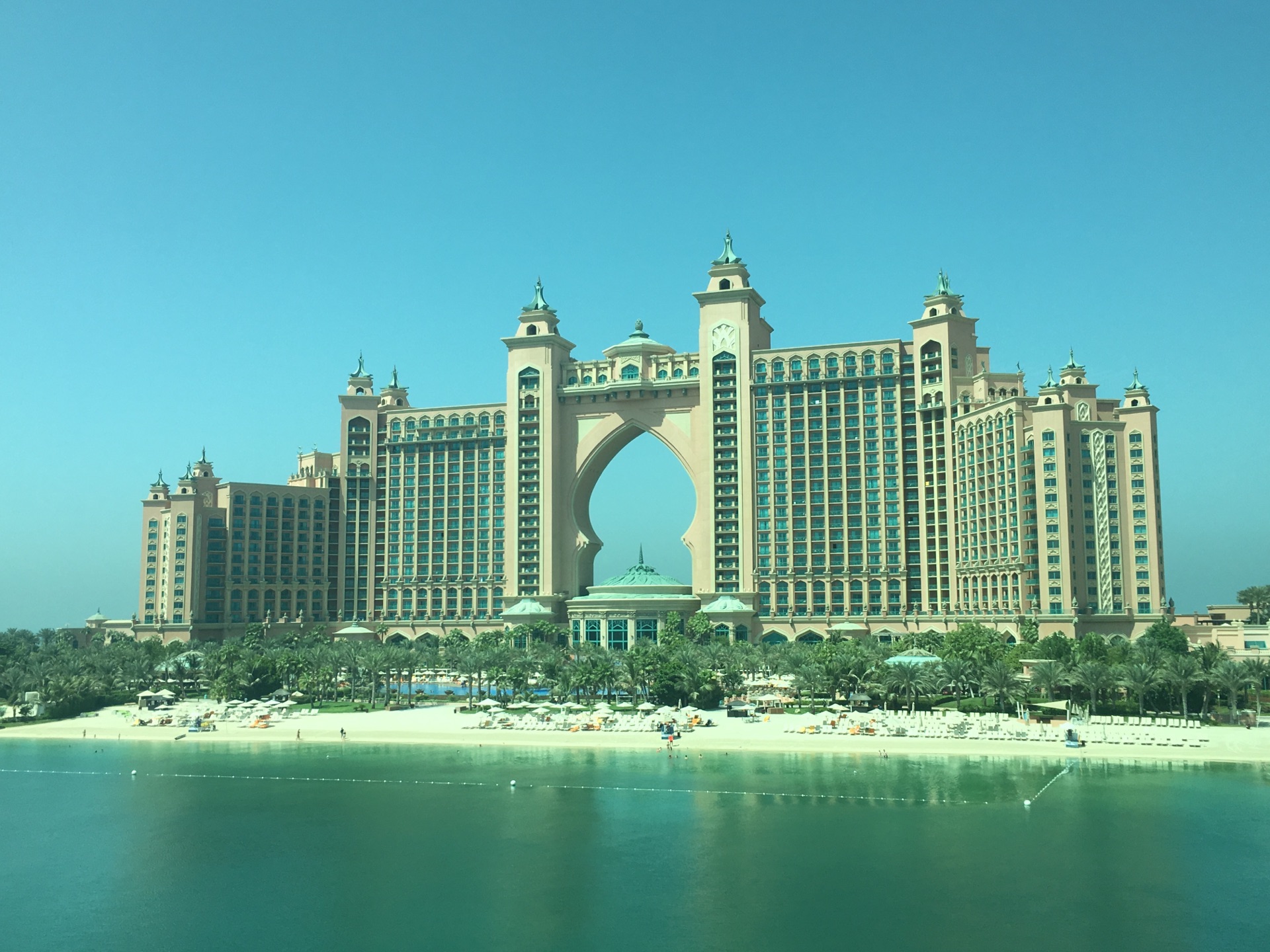 中东：迪拜朱美拉海滩Jumeirah卓美亚逸宫 + 迪拜哈利法塔 Armani Dubai阿玛尼酒店5晚6日度假_八大洲旅游