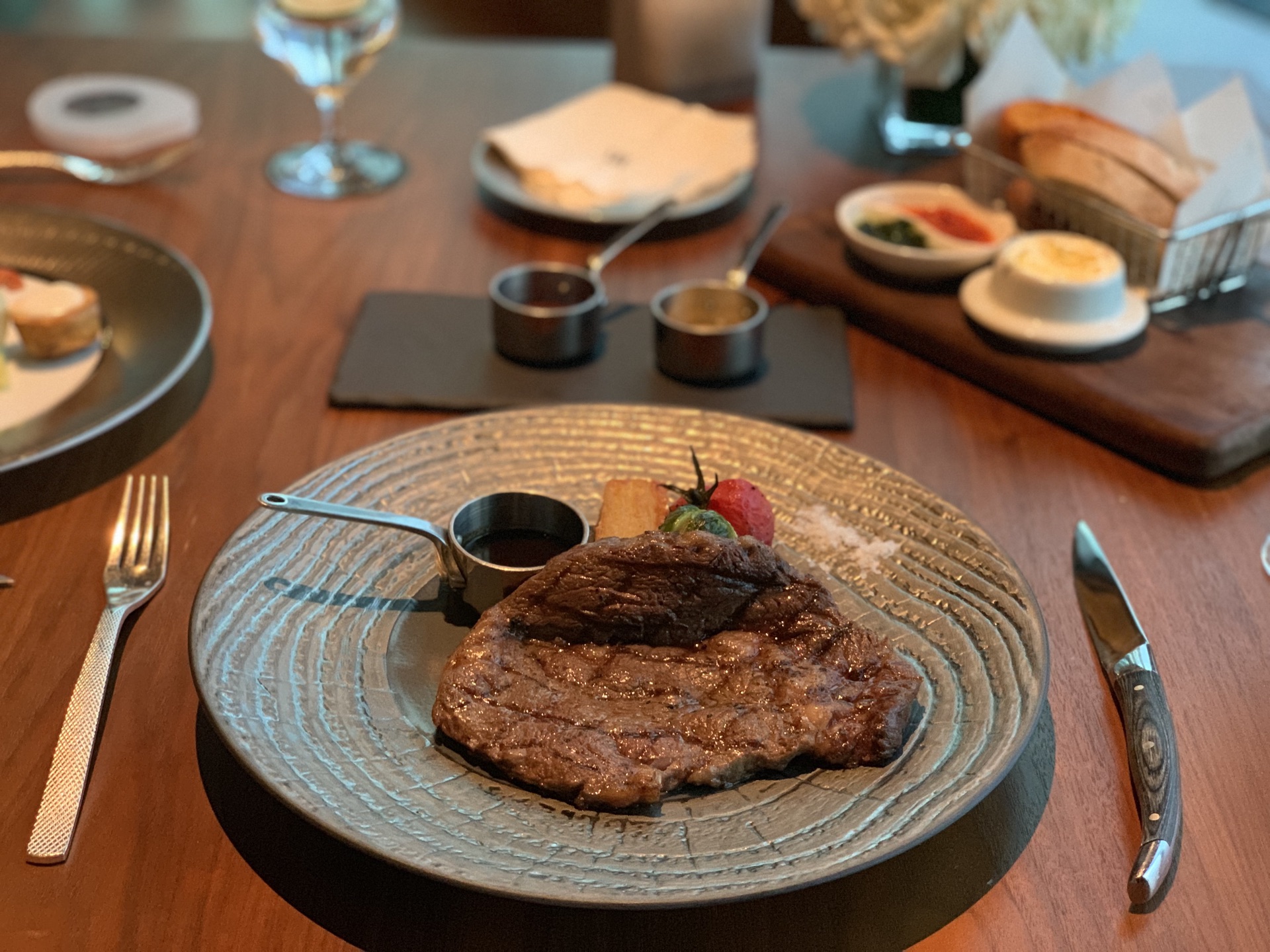 餐廳視野特別棒特別在夏季的晚餐時間去七彩的漫天晚霞棒呆了清口小吃