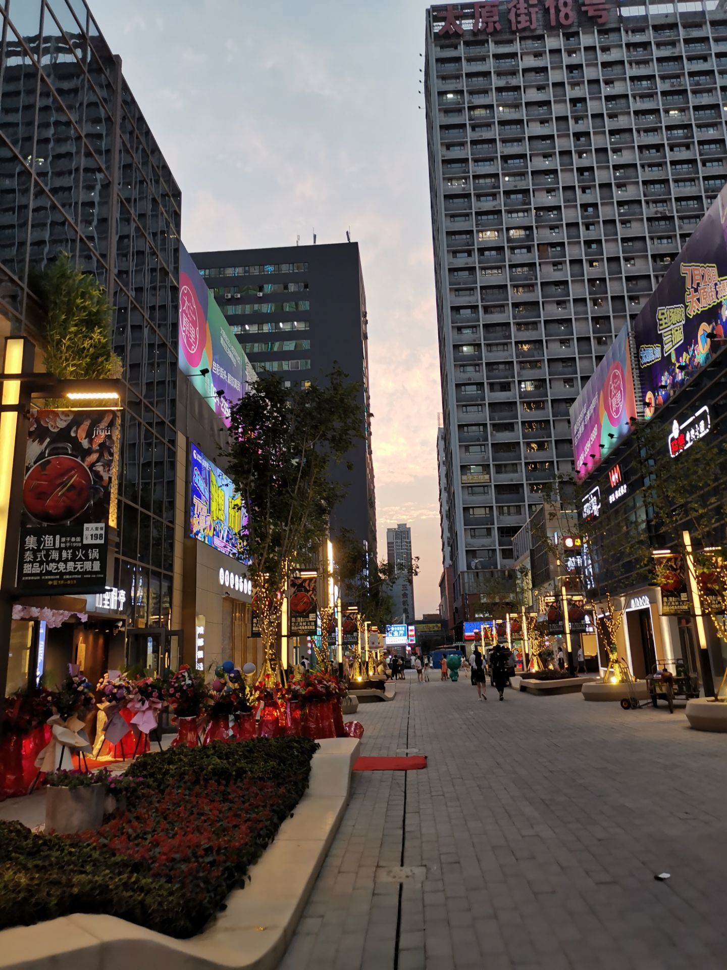 沈阳太原街夜景图片