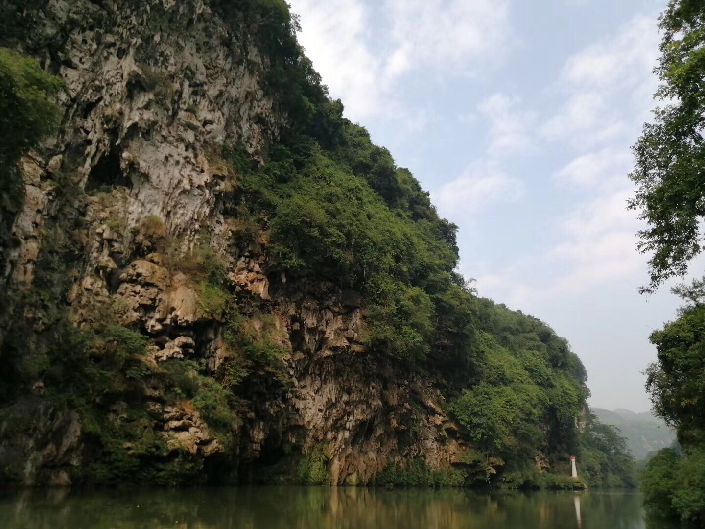 遊覽湟川三峽有幾大特色覽古蹟賞瀑布遊三峽觀奇石