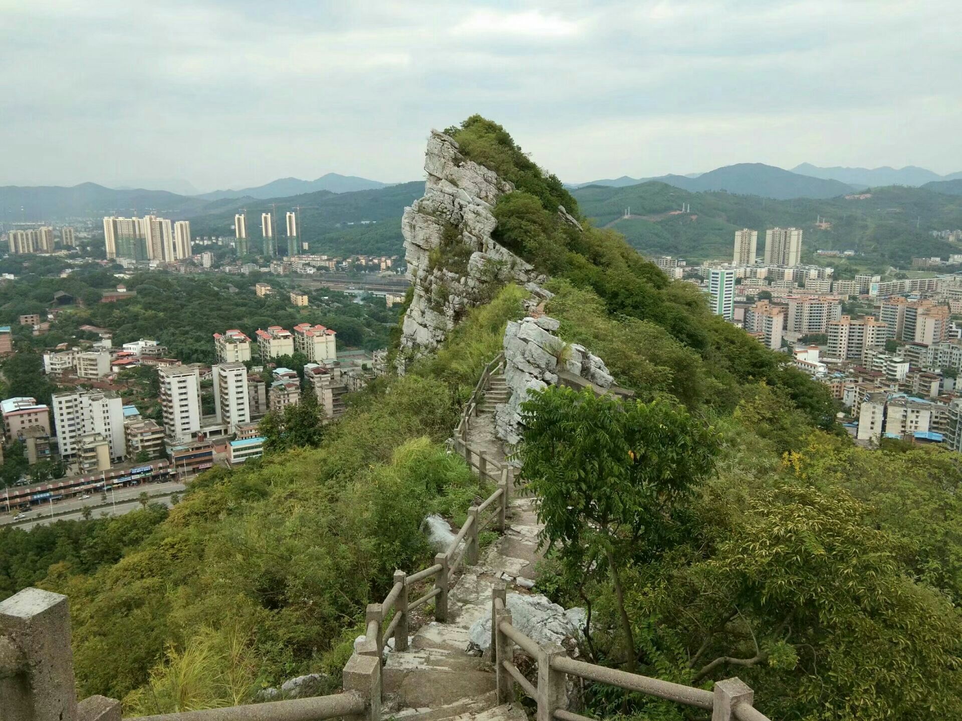 YangYuan(Male Stone), Mount Danxia, China - [2560x1920] : r/EarthPorn