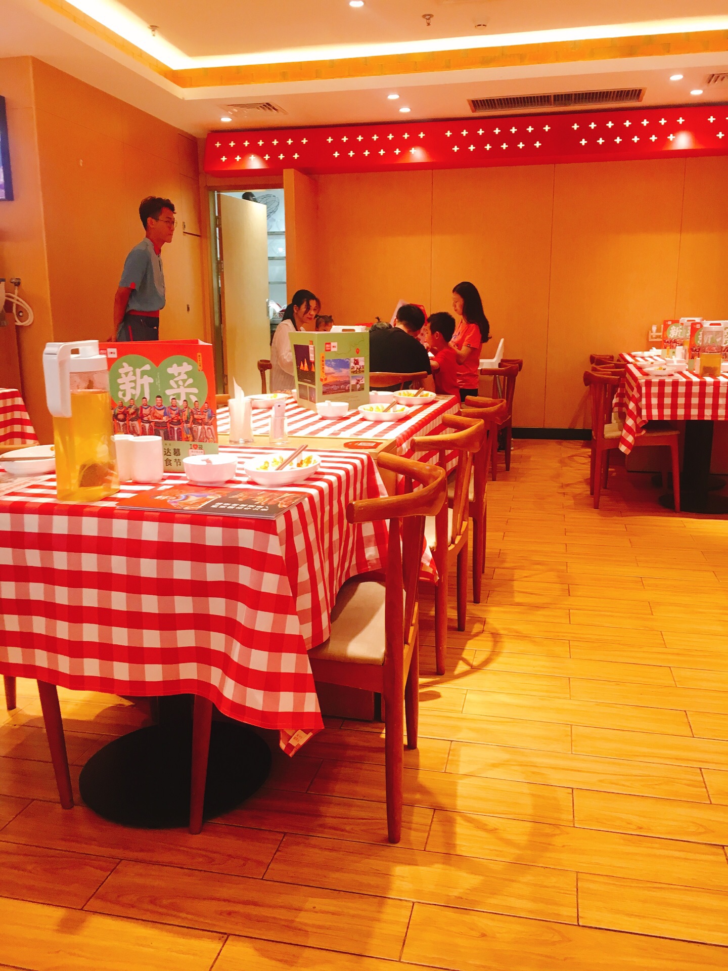 2023西贝莜面村(浦西万达店)美食餐厅,这家服务态度很好,等菜时会.