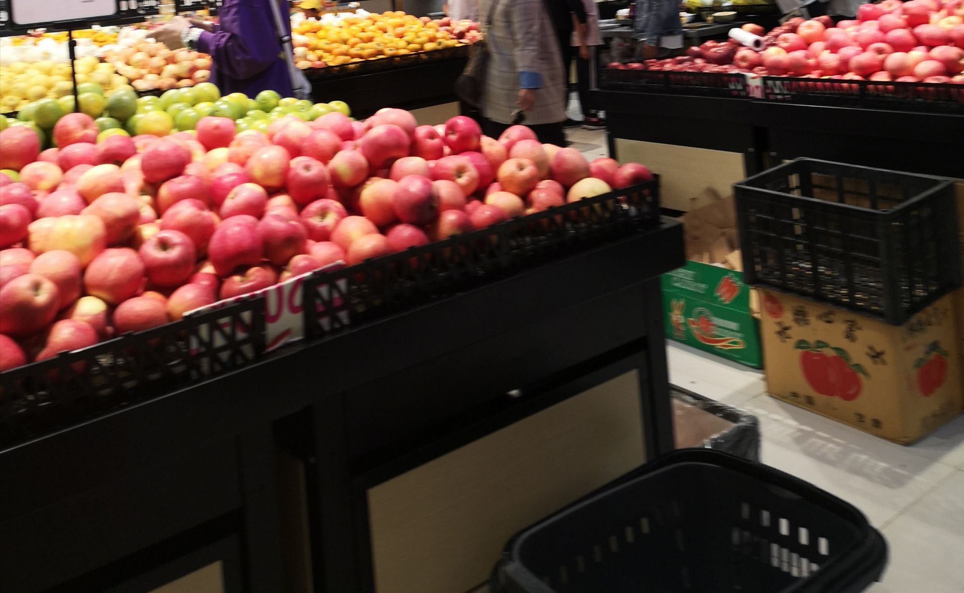 这家景谷县的大兴量贩超市,只是在白龙路上,好久都没有来逛这家超市