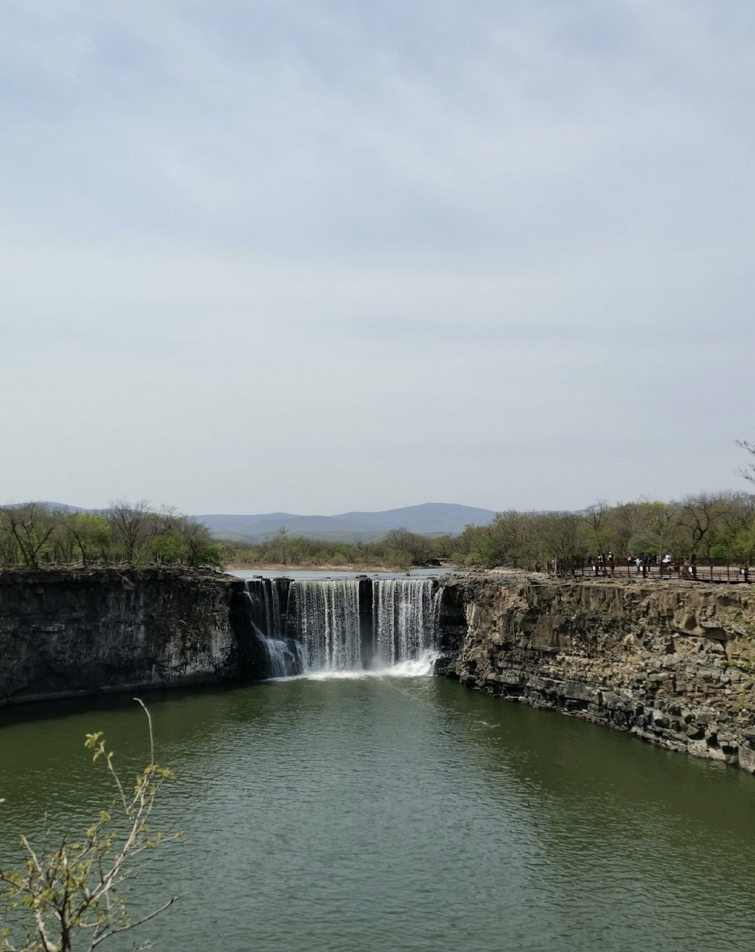 镜泊湖旅游景点的详细介绍(镜泊湖旅游景点的详细介绍兴凯湖)