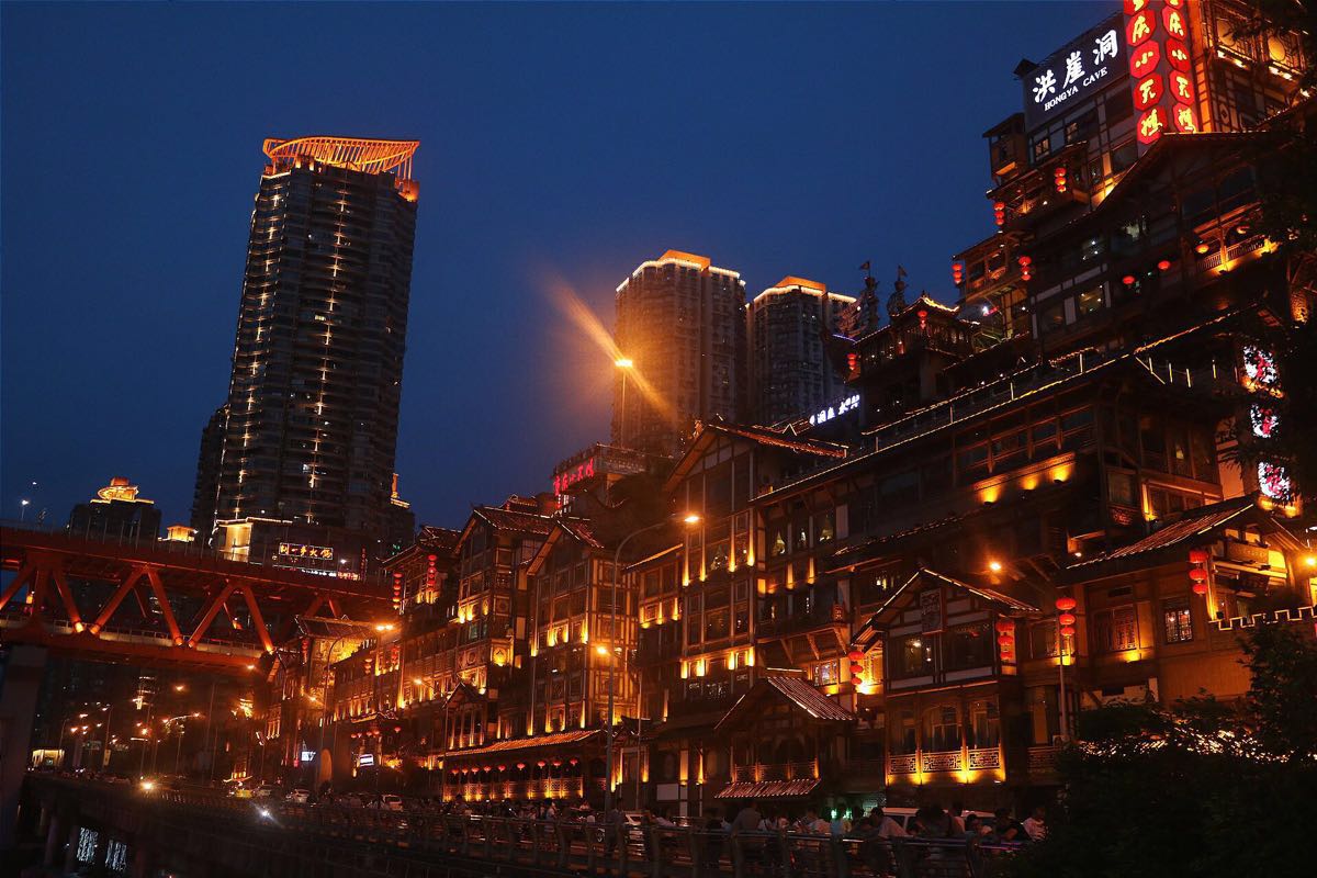 【携程攻略】重庆洪崖洞商业街景点,仿古建筑 里面全是特色小吃 在