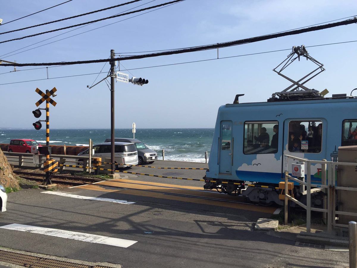 【携程攻略】镰仓市江之电景点,江ノ电鉄的线路贴近湘南海 有藤泽市