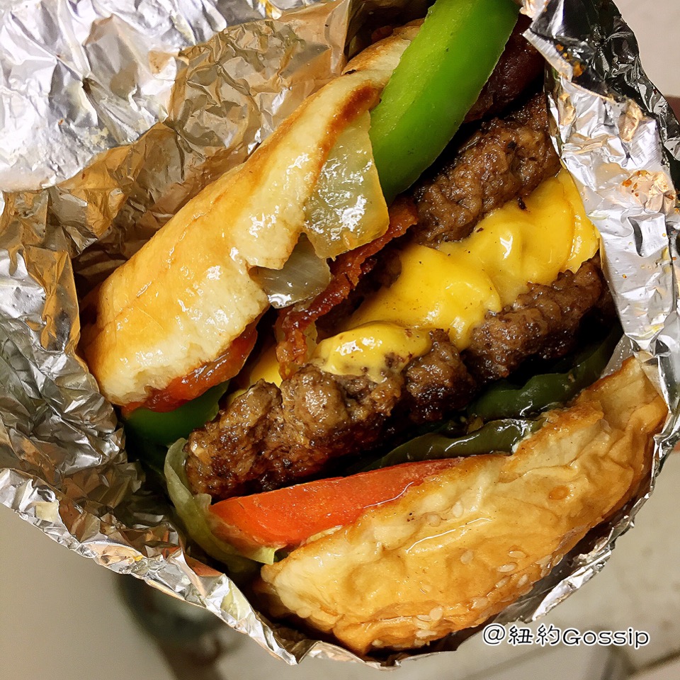 rgecajunfriescajun口味是略辣的薯条上撒了cajun辣椒粉还蛮好吃的