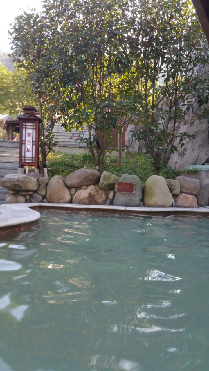 玉龙山氡泉度假村