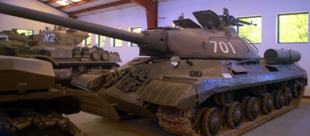 博物馆分为室内室外展厅,博物馆内的坦克都是真的,从二战时期的一直到