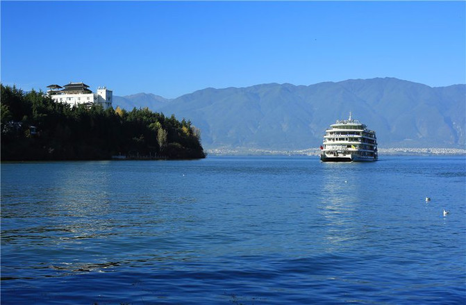 大理南詔風情島是洱海三島之一,位於蒼洱國家級風景名勝區的黃金