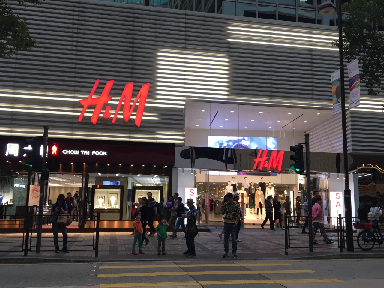 携程攻略 香港h M 新港中心店 购物 香港的快销类服饰品牌店很多 像zara 玛莎 Gap这几家的能见度都很