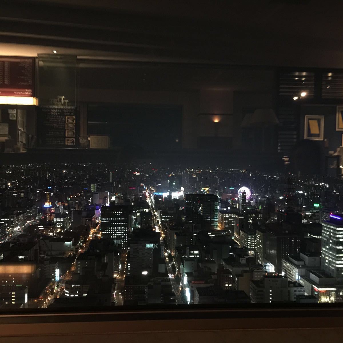jr塔最上面景观台720日元的门票360度的夜景上去了才知道原来札幌的
