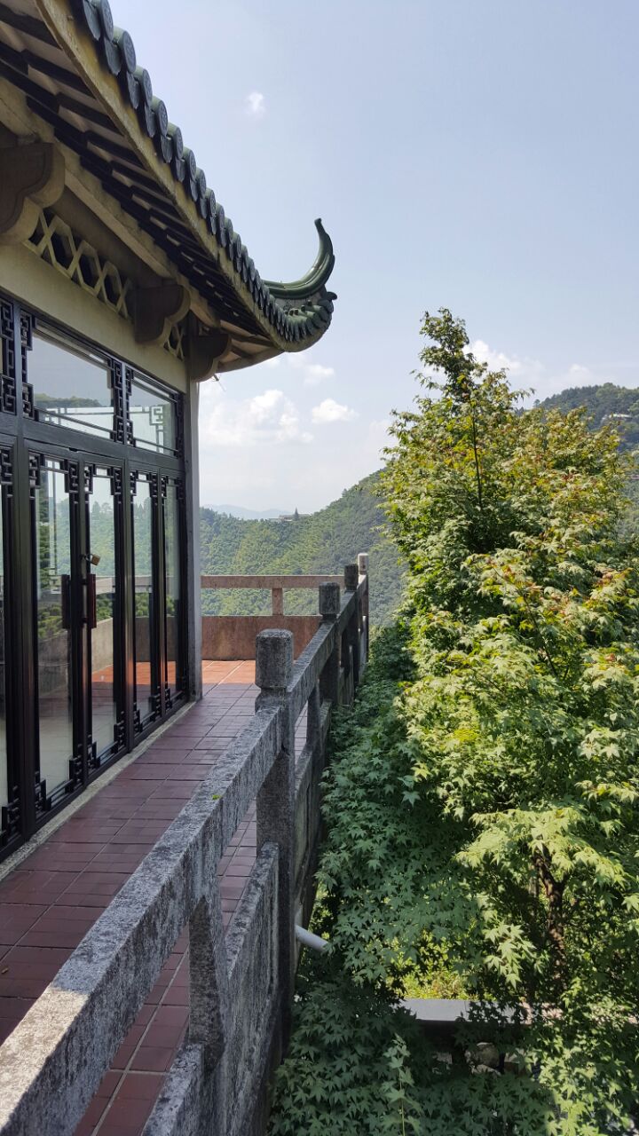 【携程攻略】莫干山旭光台景点,从东门上山的话,在一段山路的拐角处