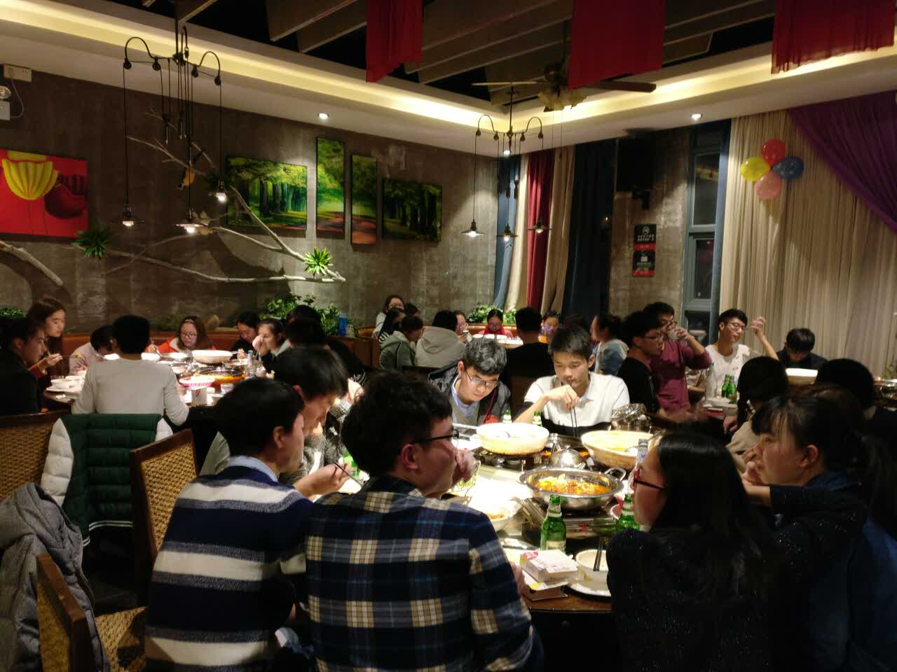 2021饭饭吃饭美食餐厅,菜品有点偏辣,环境还不错,. 【去哪儿攻略】