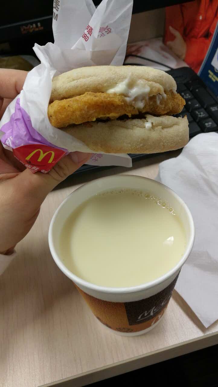 2021麦当劳(捷泰店)美食餐厅,还不足以催眠.牛奶热了的,.