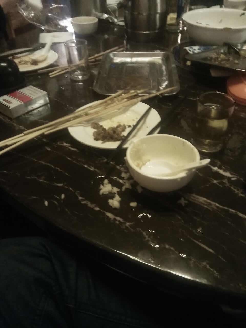 口感還行吧,味道也還可以,就是喝酒的時候這個飯店篩子不夠,西湖牛肉