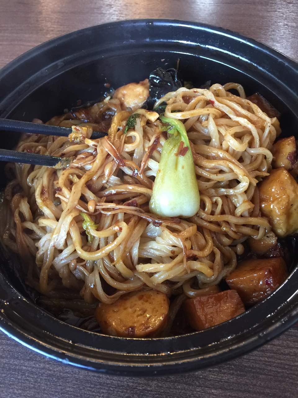 第一次来,点的麻辣香锅面,香而不腻,鲜辣适中,总之我很推荐,自己也