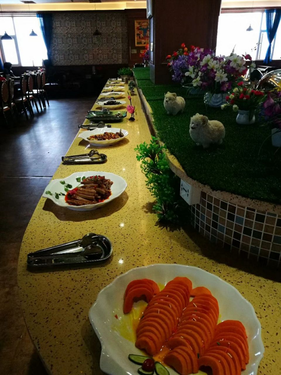 【携程美食林】兰州清真吉兰自助餐厅餐馆,挺大的自助餐厅,菜品也很