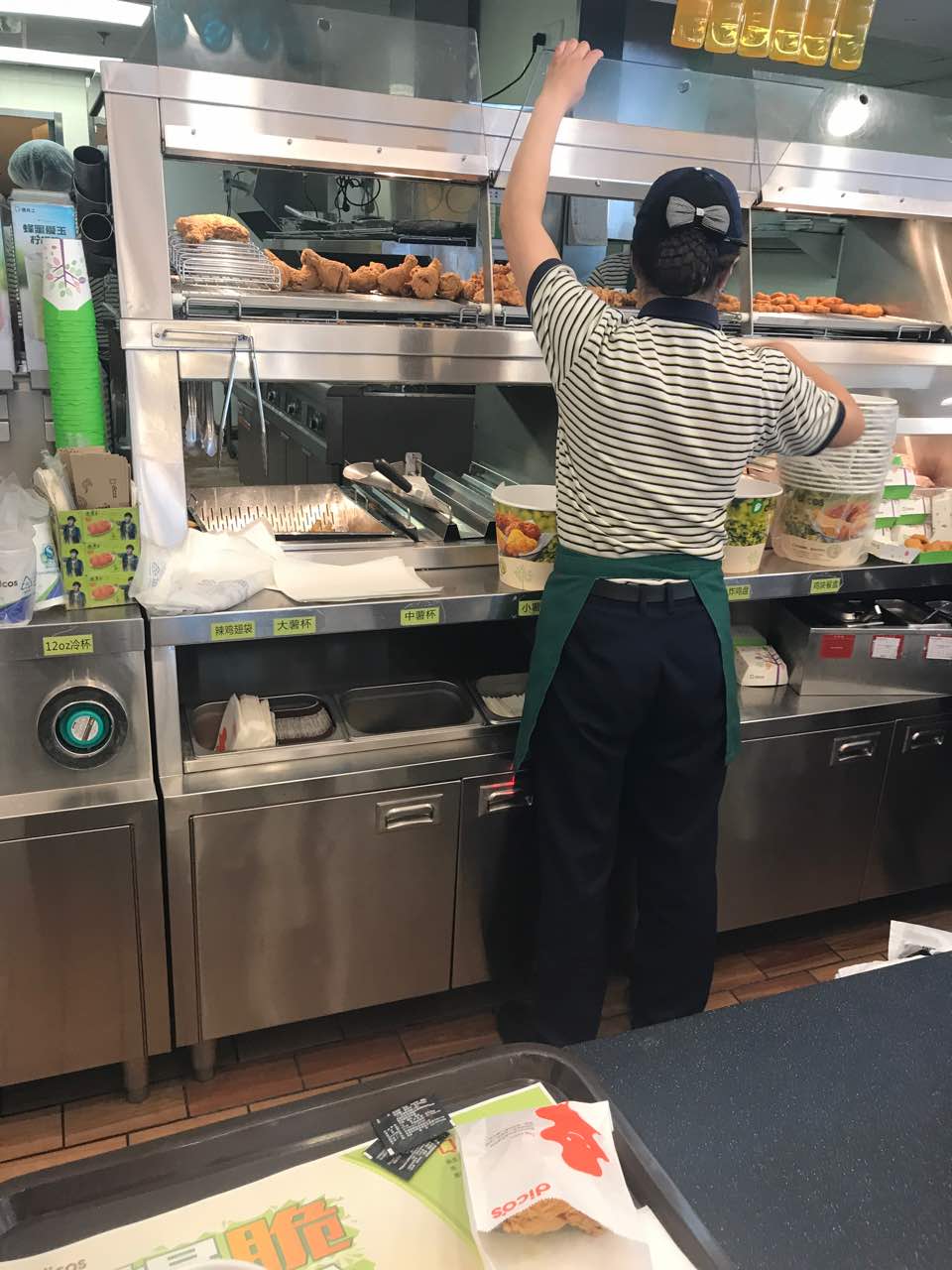 2022德克士(百货大楼店)美食餐厅,真的很好吃 鸡汁多 鸡肉嫩 .