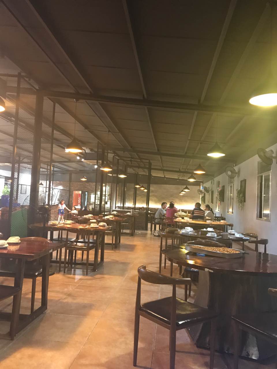 2022池塘边大排档美食餐厅,装修很精致 海鲜很新鲜 【去哪儿攻略】