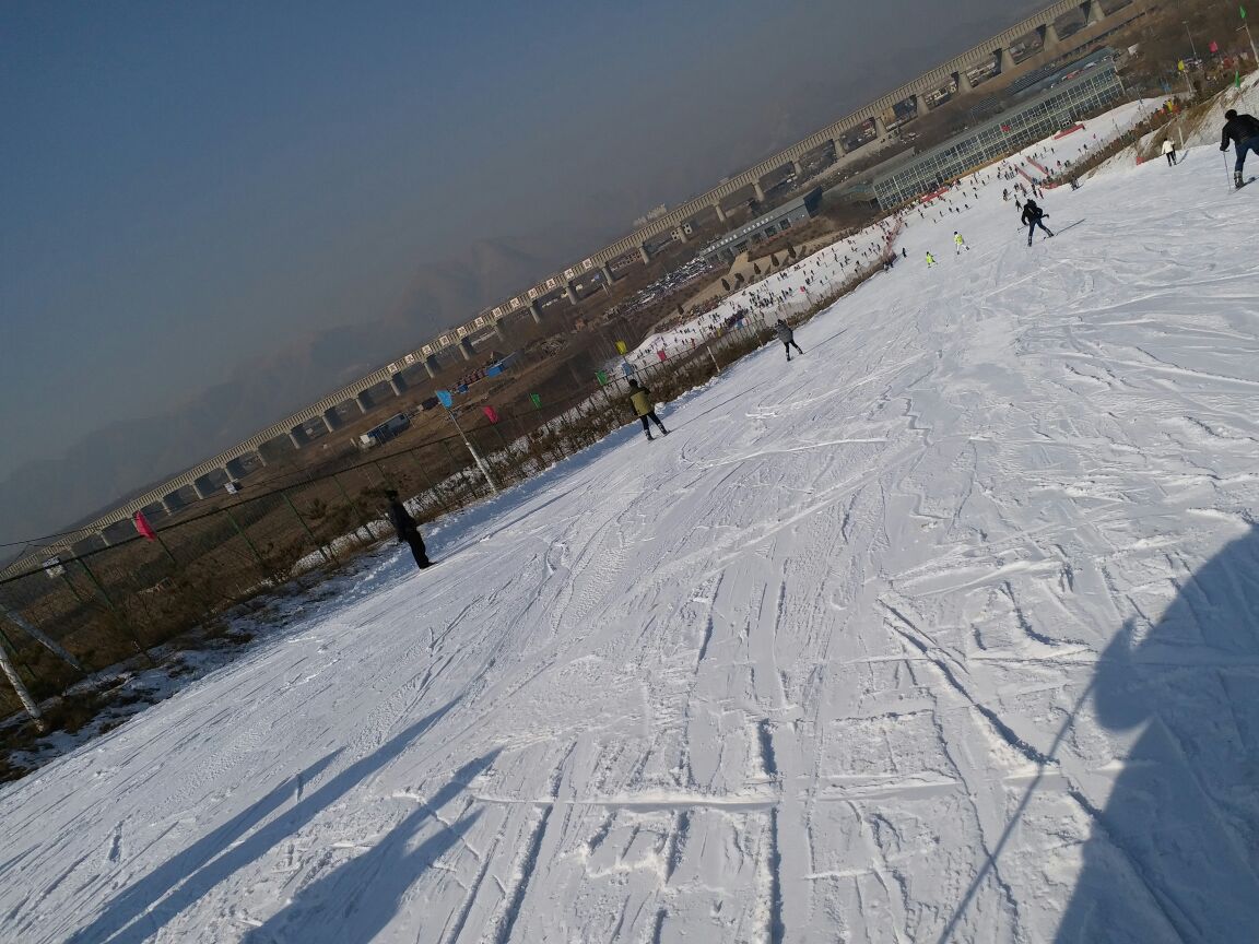 满城神湖四季滑雪场图片