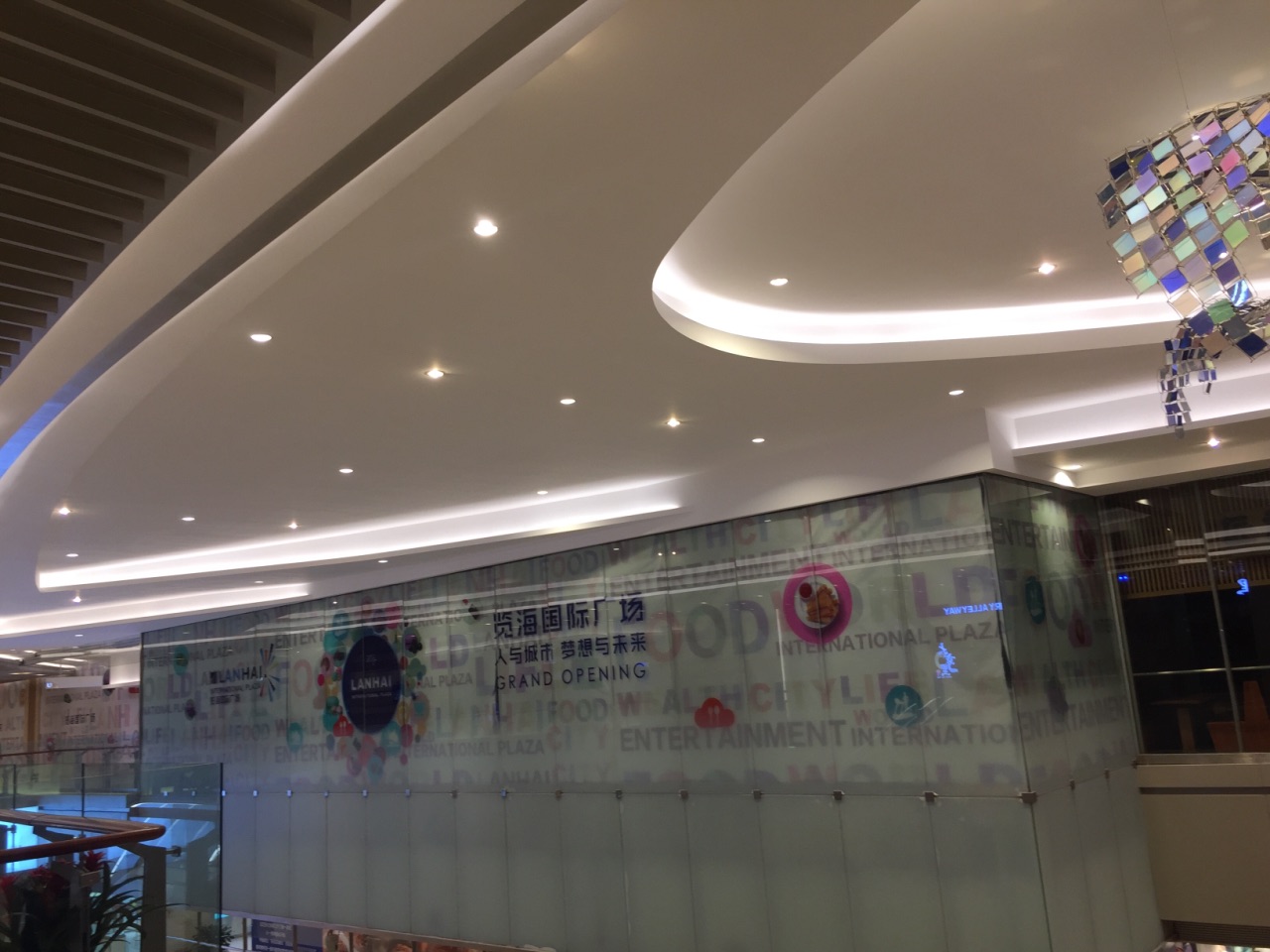 【携程攻略】上海览海国际广场购物,2017年11月底开业的下沉式商业