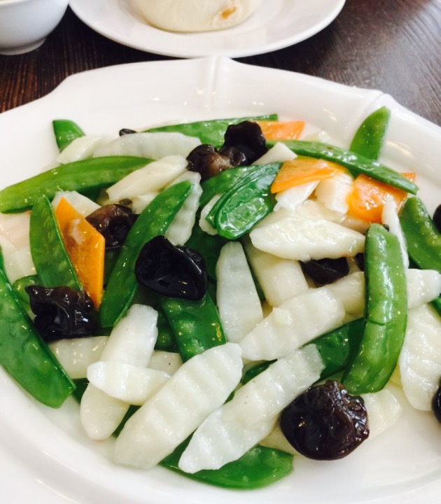 荷兰豆山药只好吃这种清淡的还不错旁边的酒店感觉也没那么多人可能