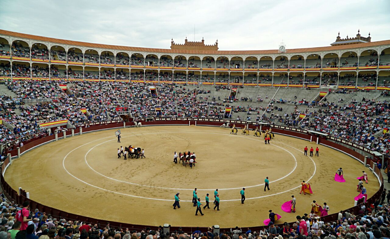 【携程攻略】塞维利亚塞维利亚斗牛场景点,拥有一万两千多个座位的塞维利亚的斗牛场被称为是西班牙最重要、最传…